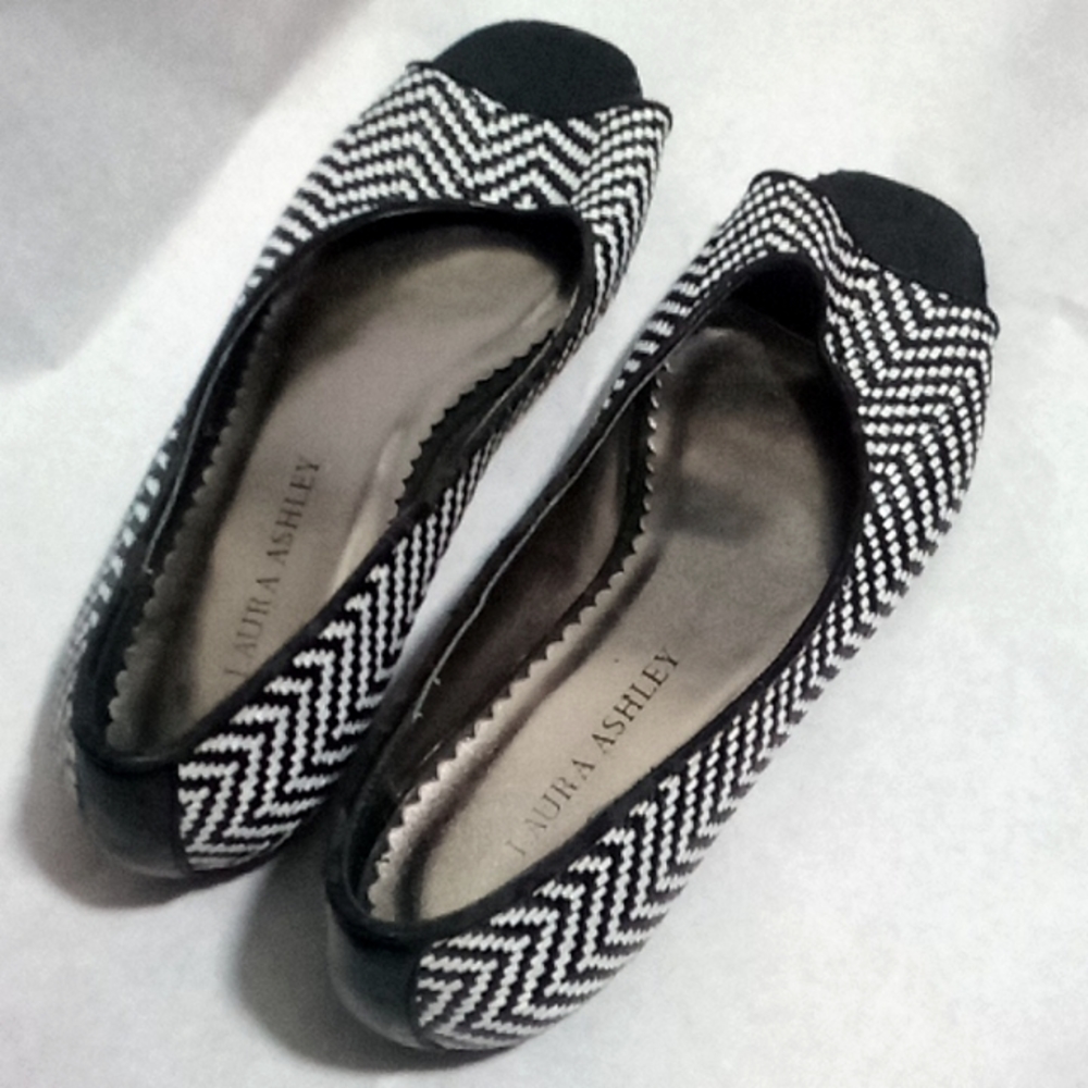Laura Ashley Lotus Woven Peep Toe Flats size 8.5 Y9858BT